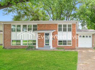 2215 Spoonwood Dr, Florissant, MO 63033
