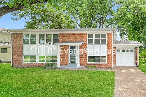 2215 Spoonwood Dr Photo 1