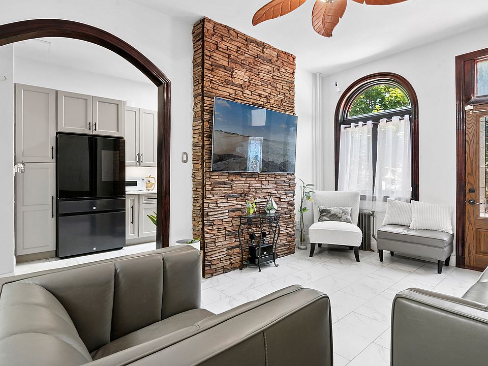 1st image of 275 Bleecker St APT 1