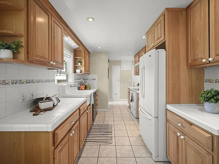 535 Bertola St — Photo 14