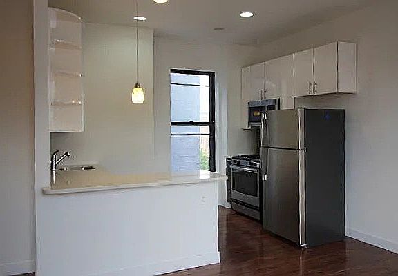 3rd image of 188 Suffolk St Penthouse C