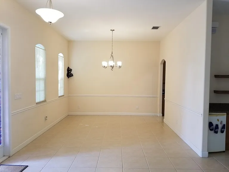 2024 SW Driftwood St — Photo 5