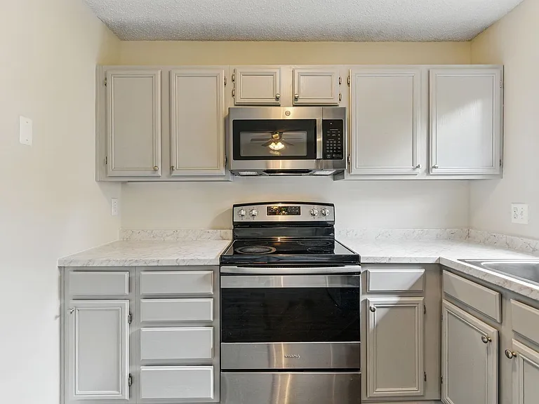 505 Knollwood Ct — Photo 11