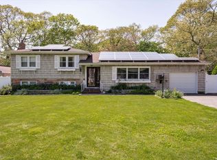 88 Vanderbilt Blvd, Oakdale, NY 11769