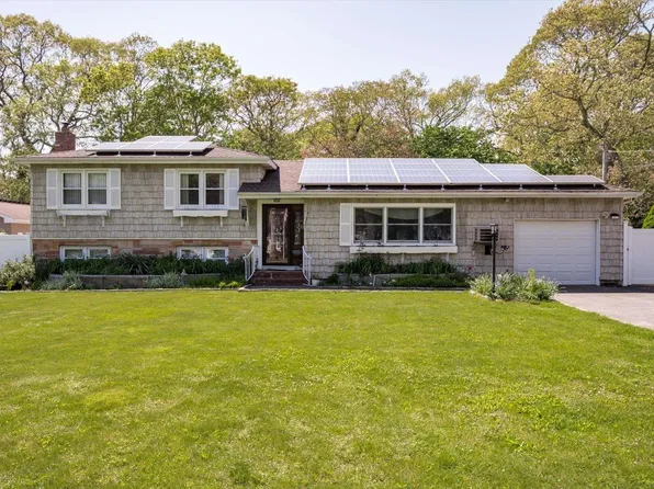 88 Vanderbilt Boulevard, Oakdale, NY 11769