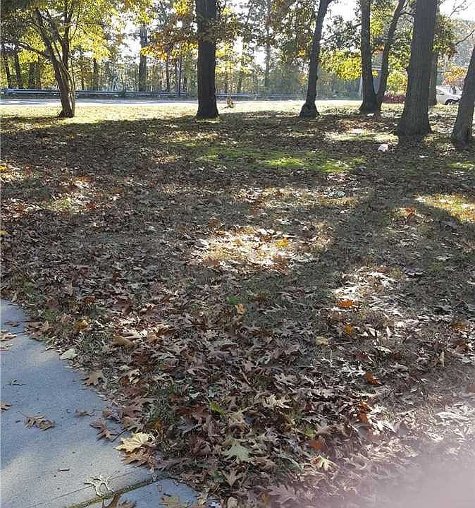 1st image of Bellport Ln