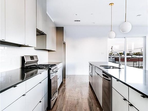 5th image of 1715 Bennett Ave #102