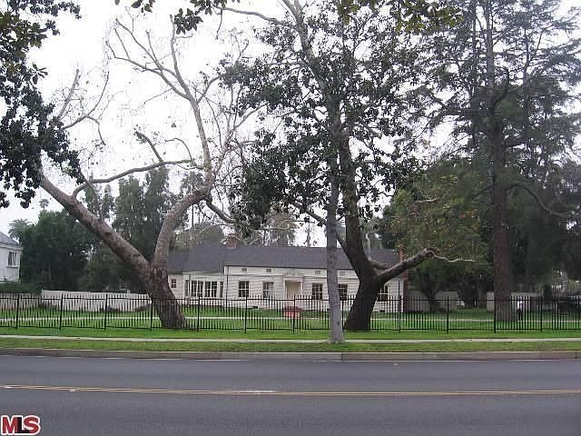 1st image of 631 N Crescent Dr