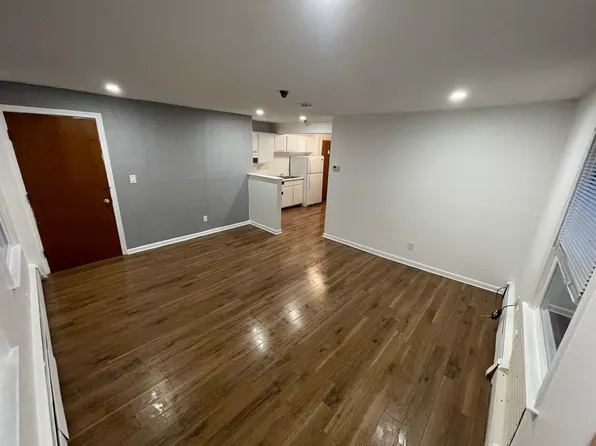 897 East St APT 2, Wrentham, MA 02093