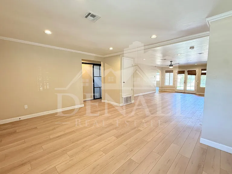 1326 W Palm Ln — Photo 3