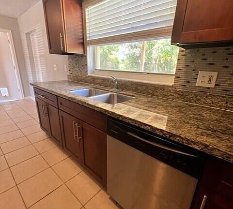 3rd image of 649 W Ocean Avenue
