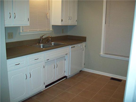 4th image of 701 Anita Ct