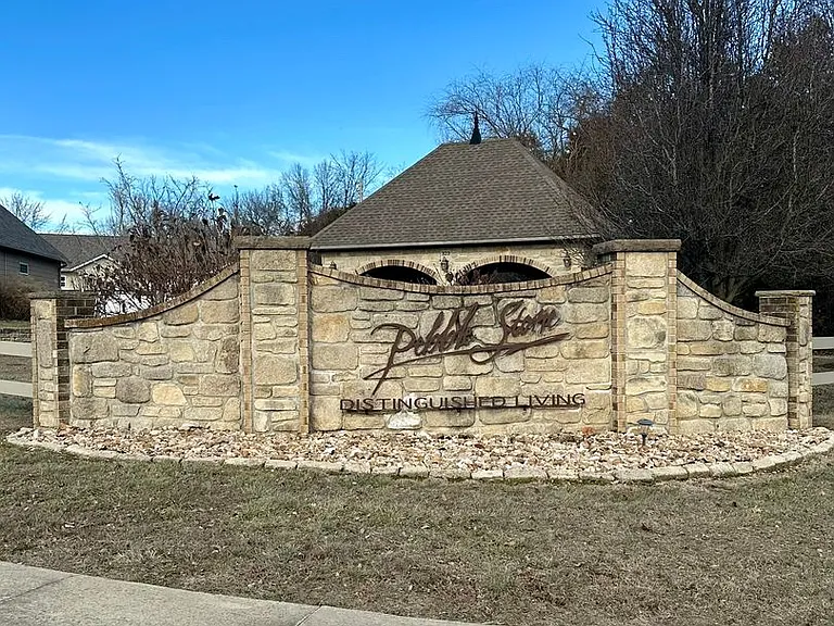 213-215 Pebblestone Ln — Photo 16
