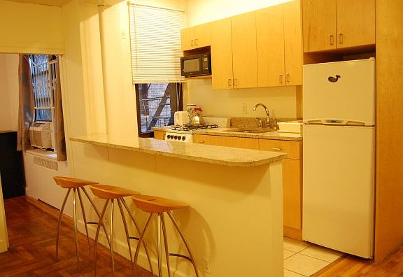2nd image of 205 W 15th St APT 3P