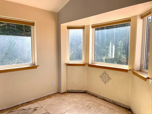 8 Valley View Dr — Photo 5