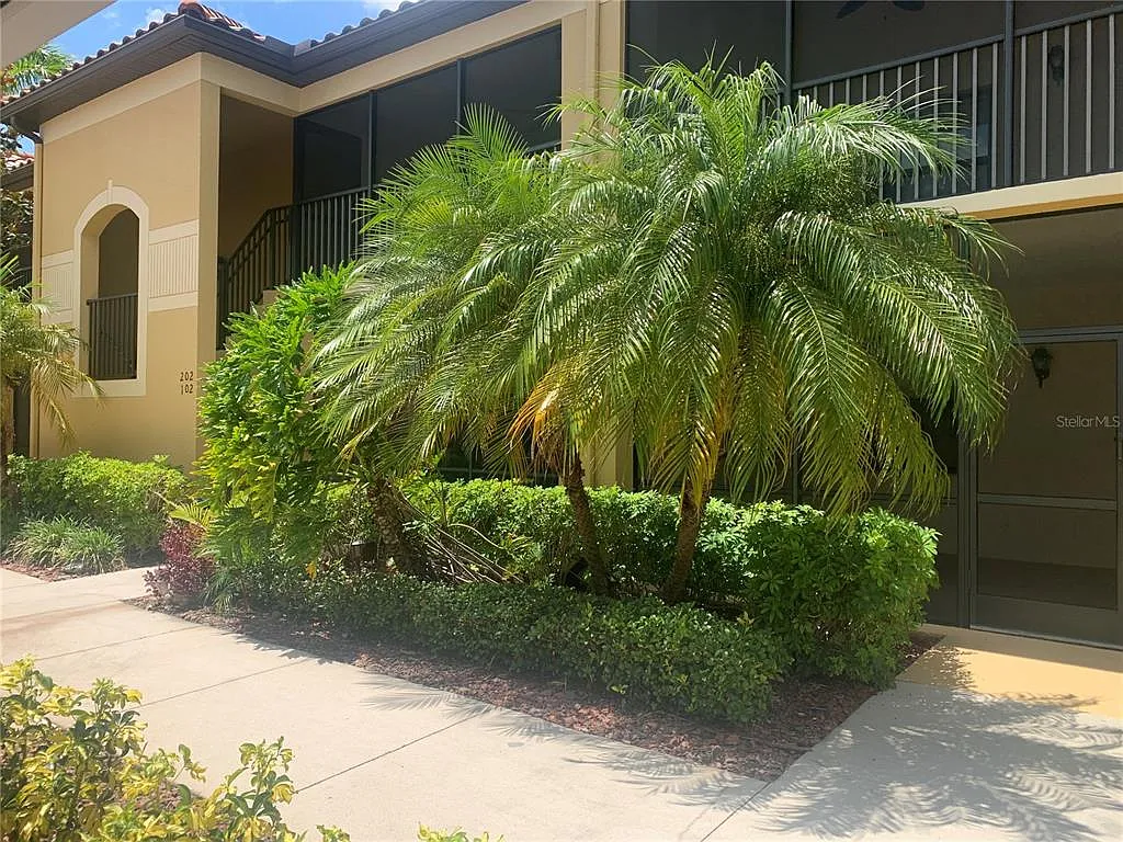 2 bed, 2.0 bath, 1561 sqft, $1,749 — Photo 1