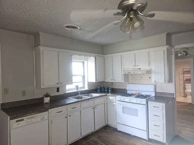 16951 Abbe Ln — Photo 5
