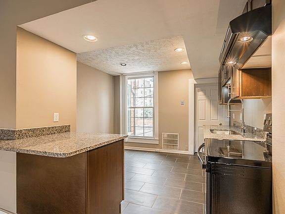 4th image of 1489 E Broad St #7.5