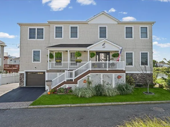 632 Arthur Street, Baldwin, NY 11510