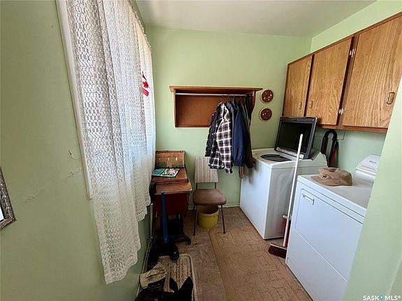 2nd image of 1110 Carleton STREET