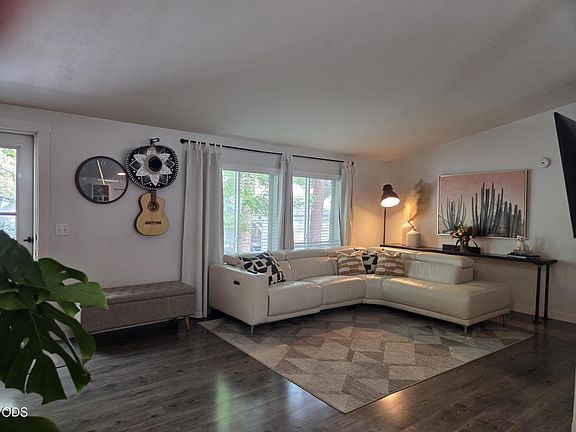 5th image of 61014 Tuscany Dr