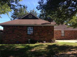 1372 E 140th Pl, Glenpool, OK 74033