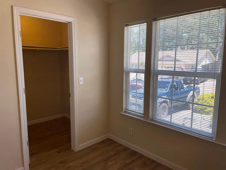 143 Goldenwest Ct — Photo 17