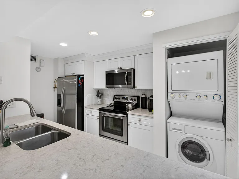 611 Brackenwood Cv — Photo 13