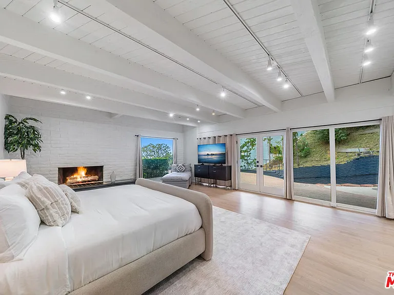 9305 Beverly Crest Dr — Photo 45