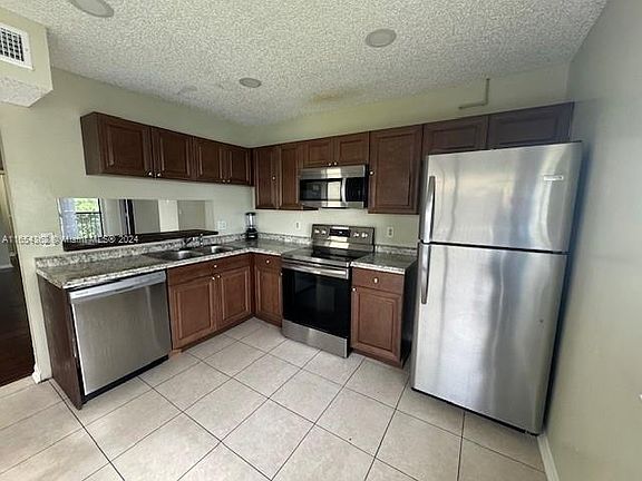 4th image of 1460 Jefferson Dr