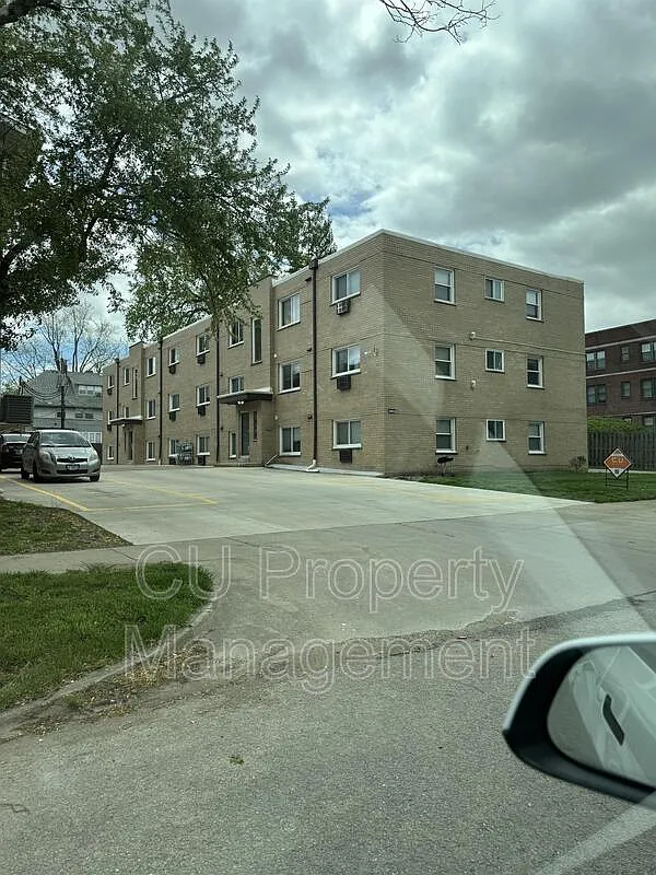 2 bed, 1.0 bath, $950 — Photo 1