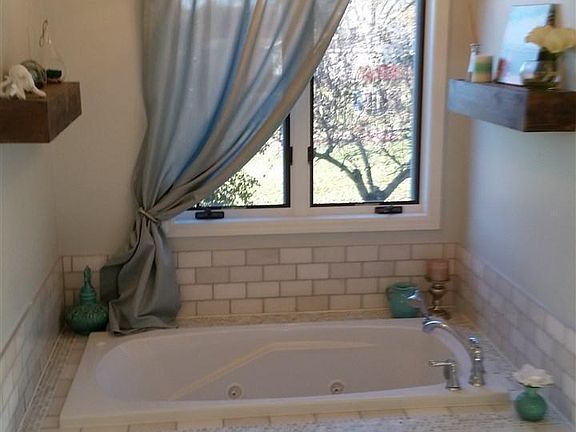 4th image of 2521 Williams Dr