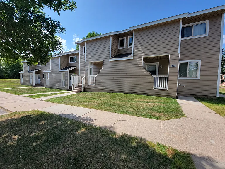 Pine Manor Townhouses — Photo 5