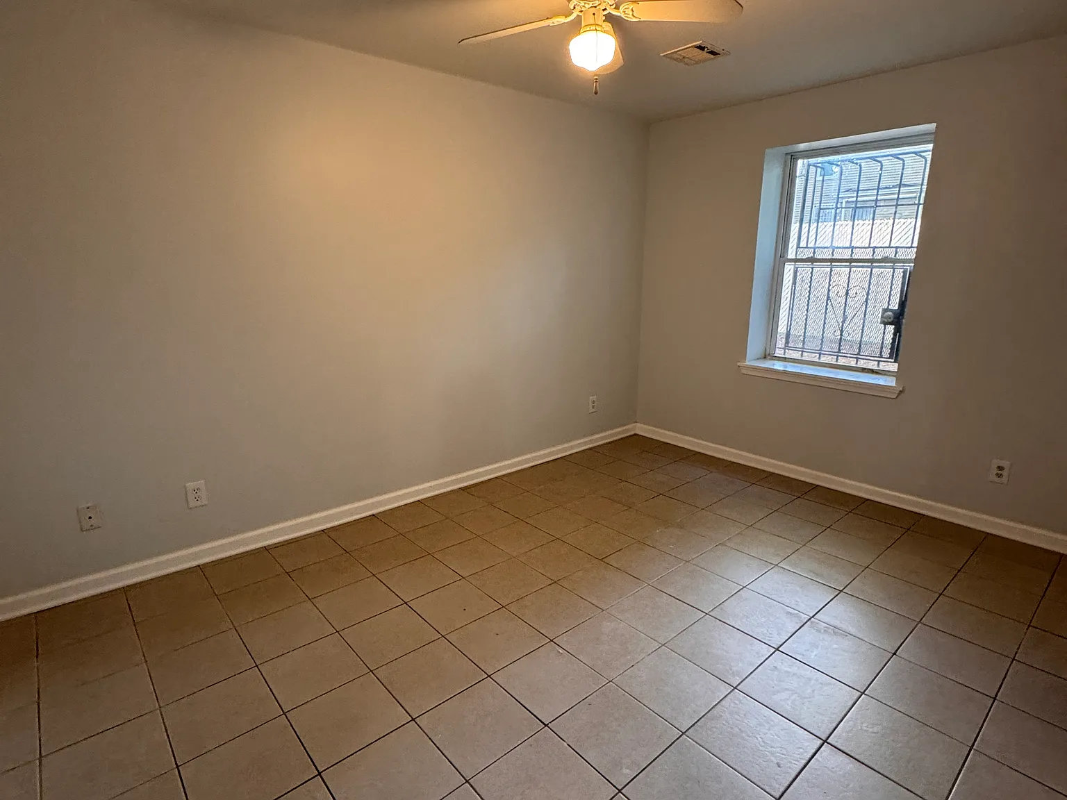 3 bed, 1200 sqft, $2,250 — Photo 4