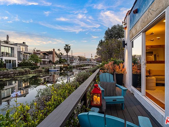 3rd image of 225 Carroll Canal