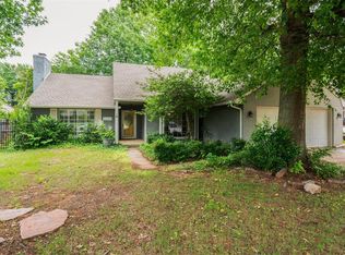 1404 W Folkstone Rd, Edmond, OK 73034