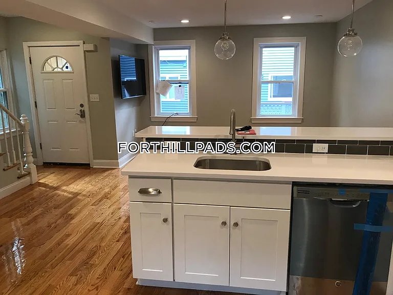 6 Saint James Pl — Photo 8