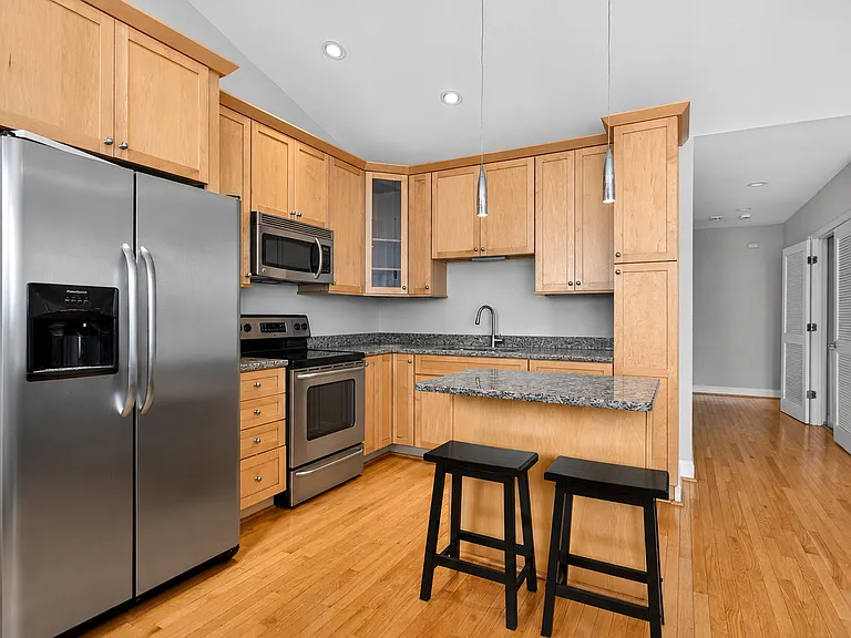 7517 Oxford Dr #3B — Photo 2