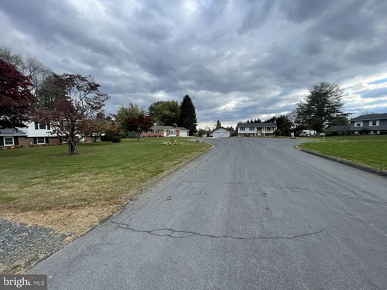 313 Windsor Ct — Photo 28