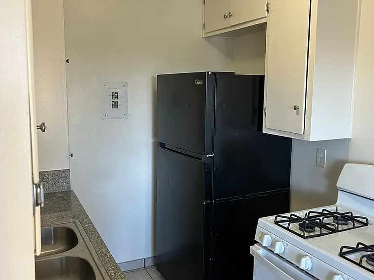 11134 S New Hampshire Ave — Photo 5