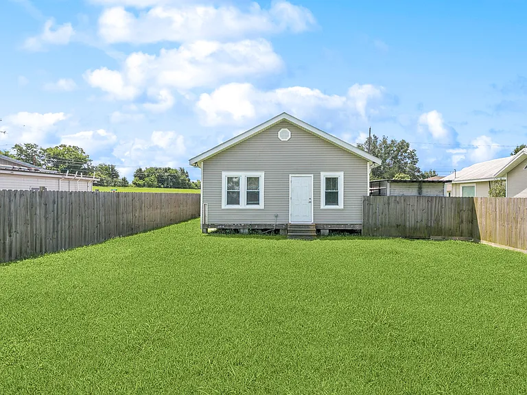 112 Saint Charles Pl — Photo 12