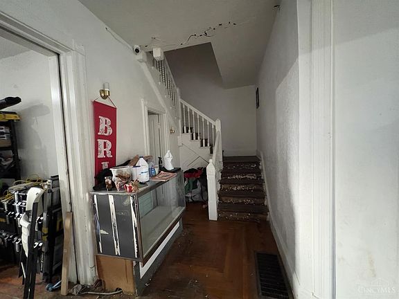 3rd image of 2649 Melrose Ave