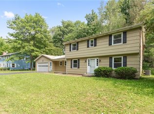 36 Crestview Dr, Pittsford, NY 14534