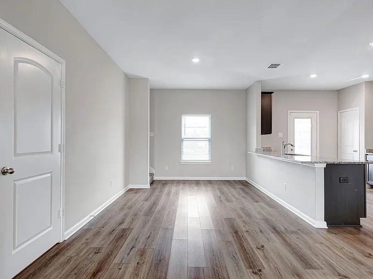 9226 Bennett Frst — Photo 6