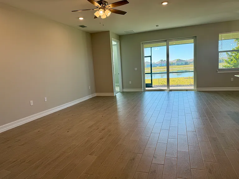 17827 Shade Tree Loop — Photo 2
