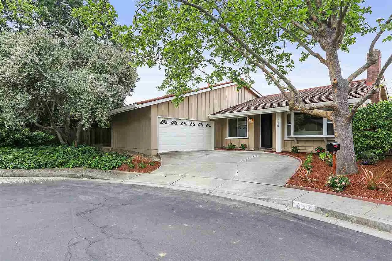 675 New Haven Ct photo 1