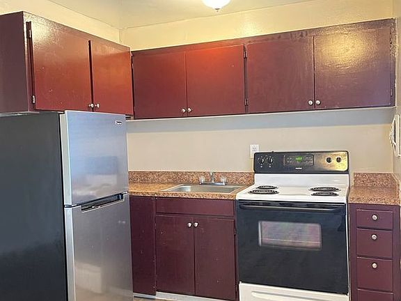 5th image of 11758 Greenwood Ave N APT 11