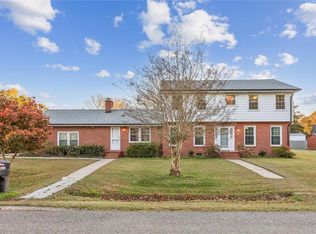 111 Beecham Dr, Yorktown, VA 23692