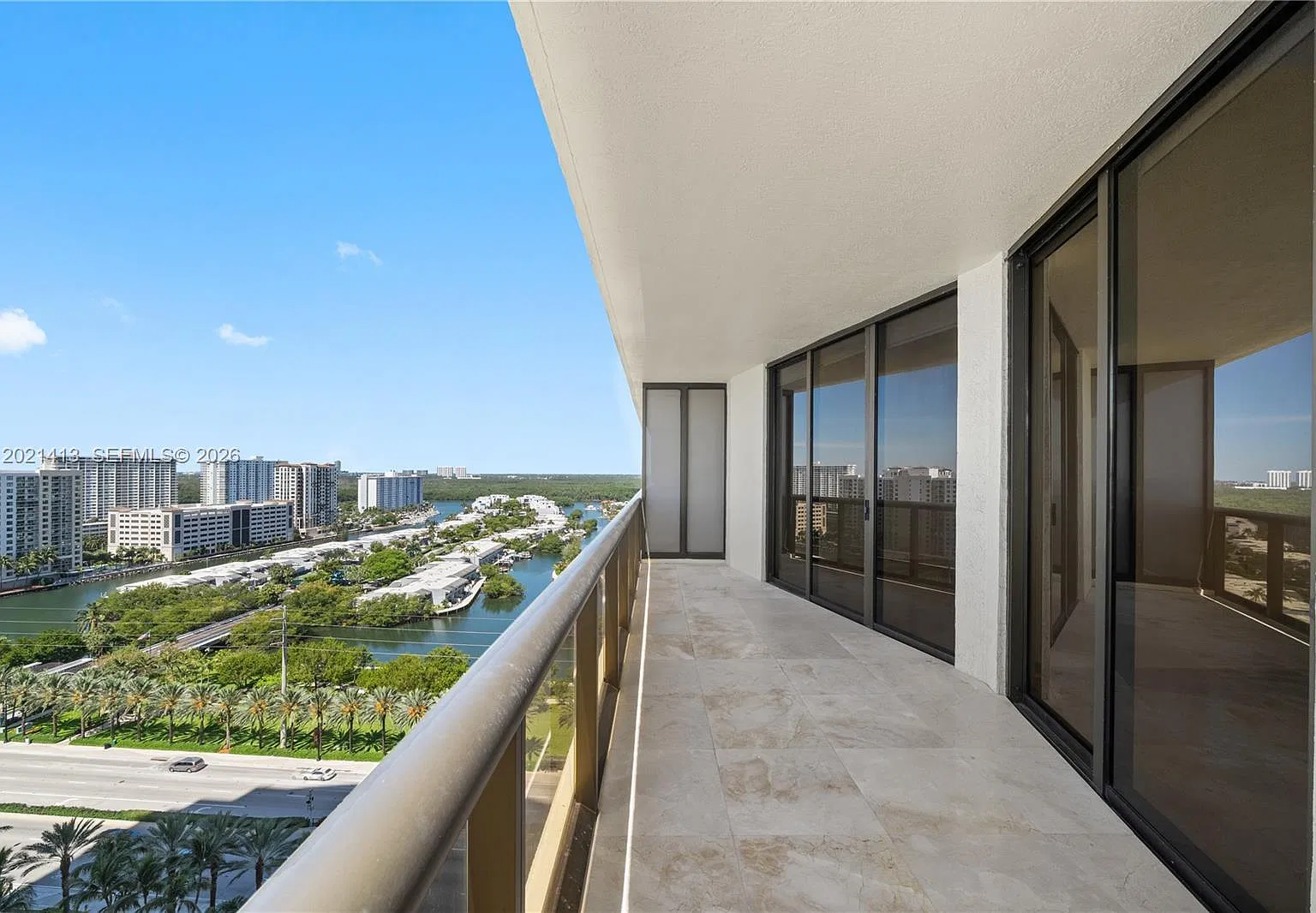 Sayan Condo — Photo 3