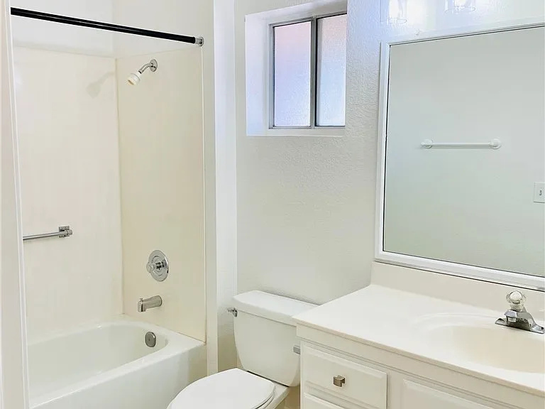 8905 Pennystone Ave — Photo 11
